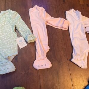 Cloud Island Green and Pink Baby Footies Set
